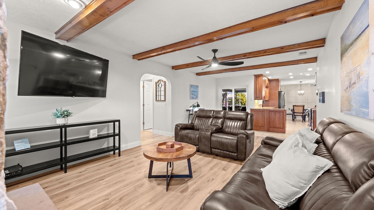 Photo of Livingroom in River Park