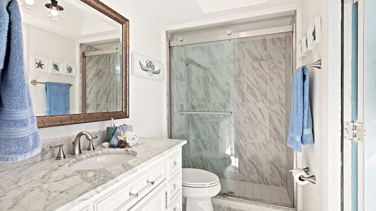 Photo of Bathroom in Caloosahatchee