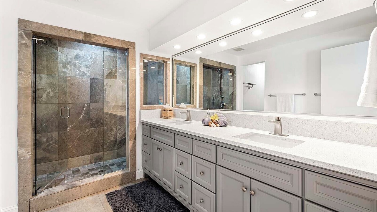 Photo of Bathroom in Caloosahatchee