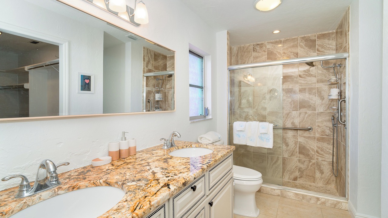 Photo of Bathroom in Venice Gardens