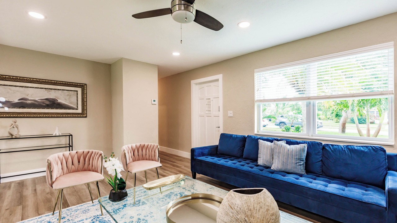 Photo of Livingroom in Lake Park