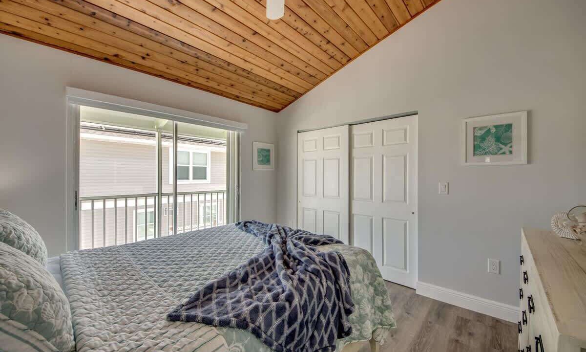 Photo of Bedroom in Mid Island