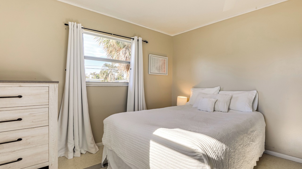 Photo of Bedroom in Venice Gardens