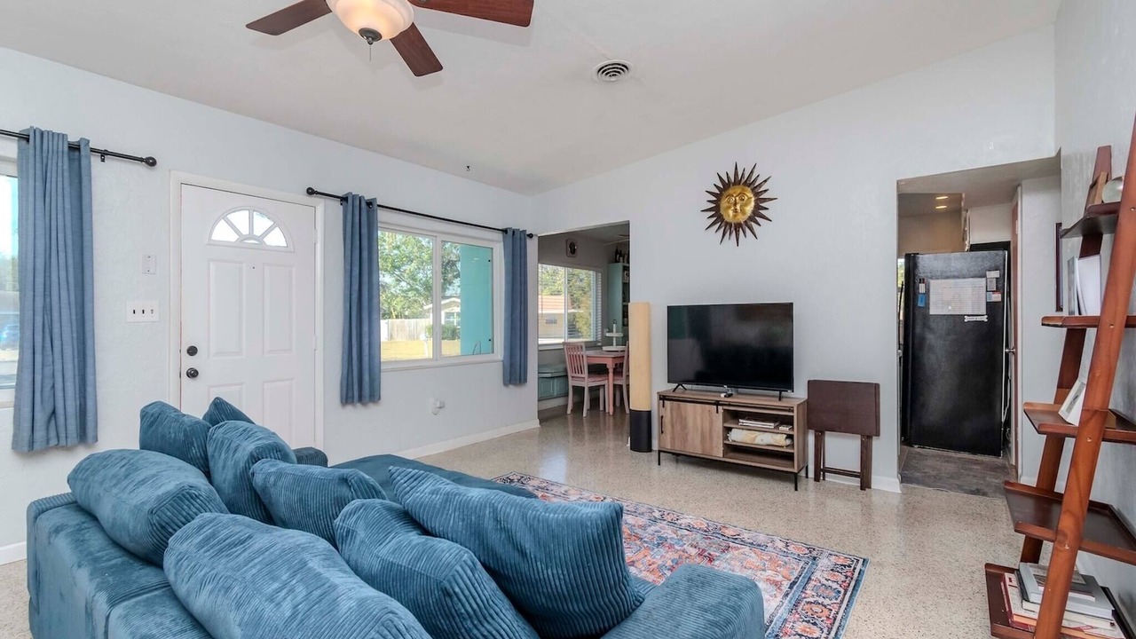 Photo of Livingroom in South Pinellas Community Council