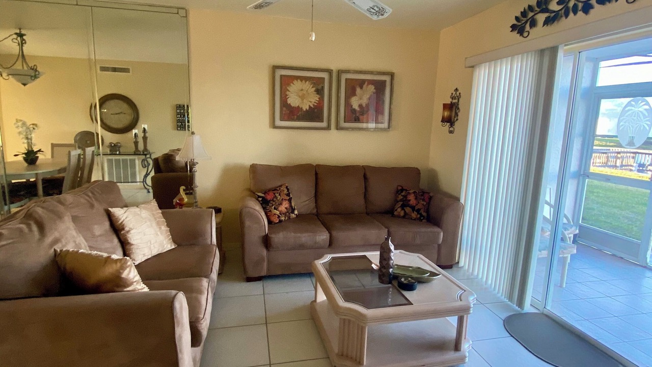 Photo of Livingroom in Lake Suzy