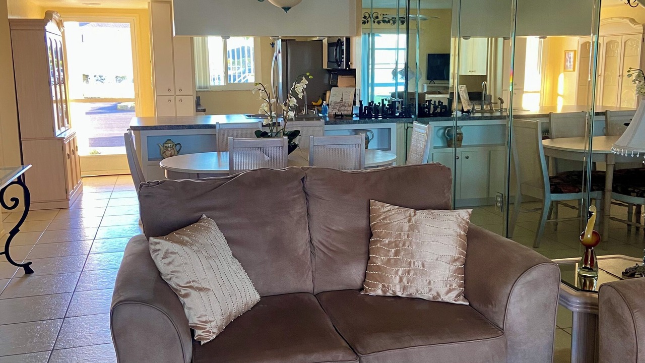 Photo of Livingroom in Lake Suzy