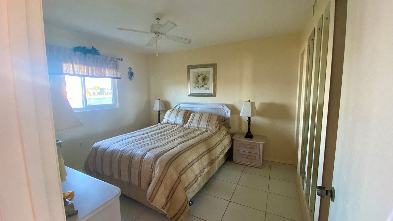 Photo of Bedroom in Lake Suzy