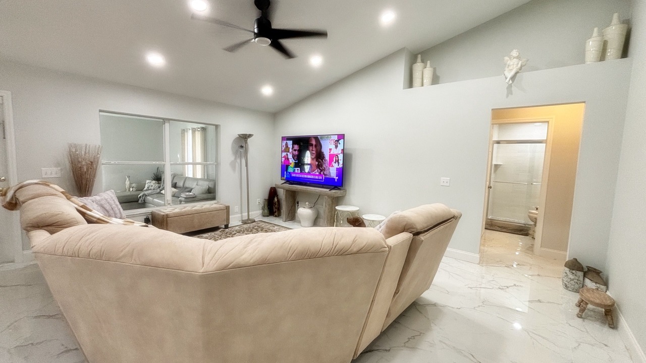 Photo of Livingroom in Port Malabar