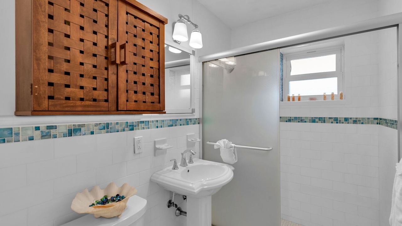 Photo of Bathroom in Lower Matecumbe Beach