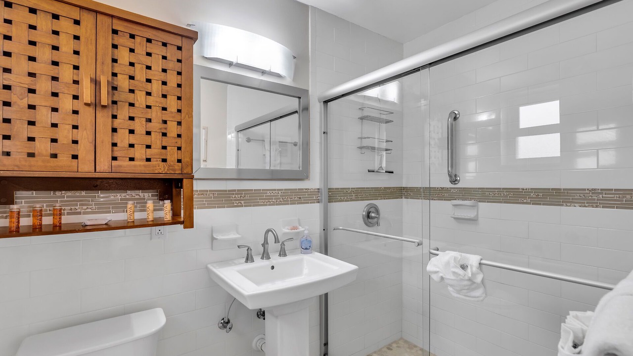 Photo of Bathroom in Lower Matecumbe Beach