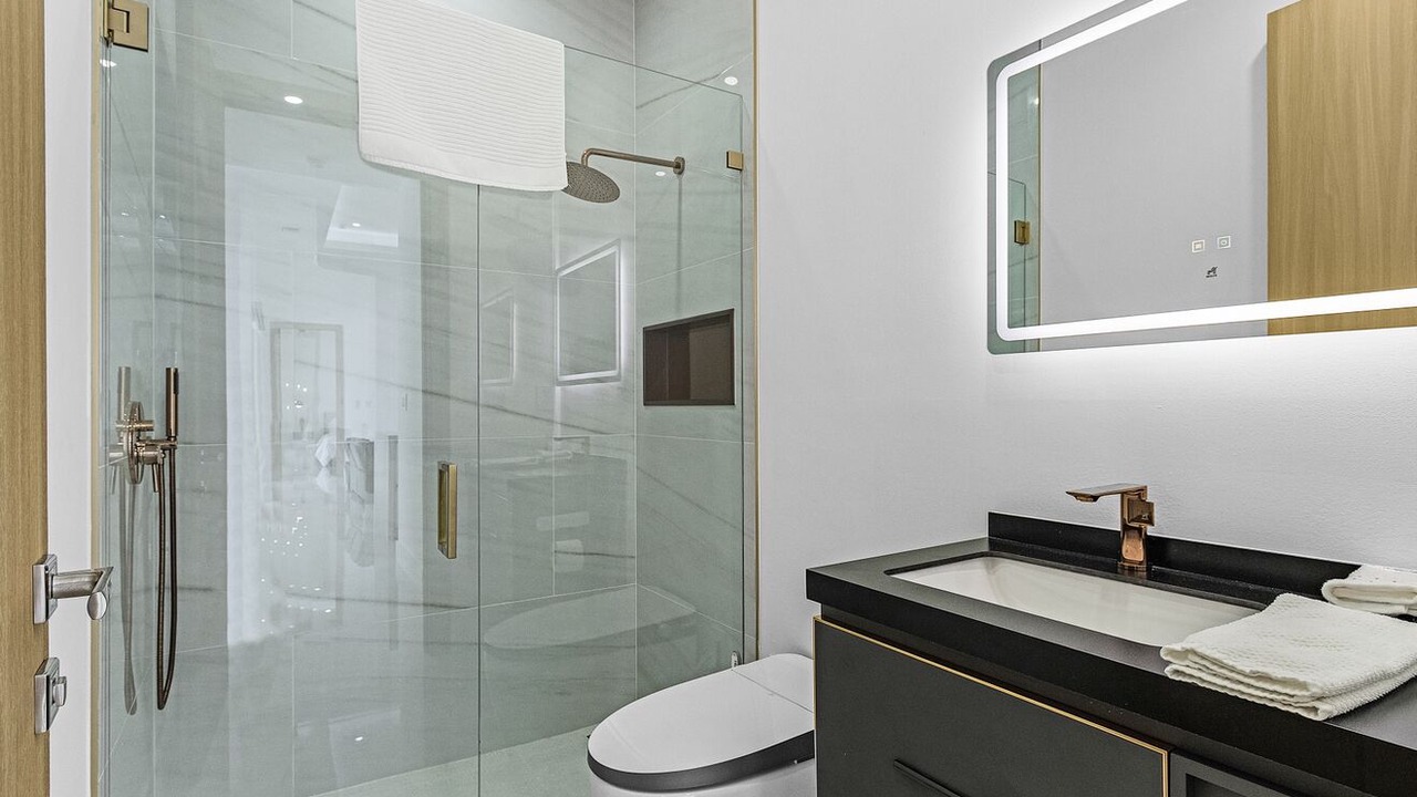 Photo of Bathroom in Diplomat