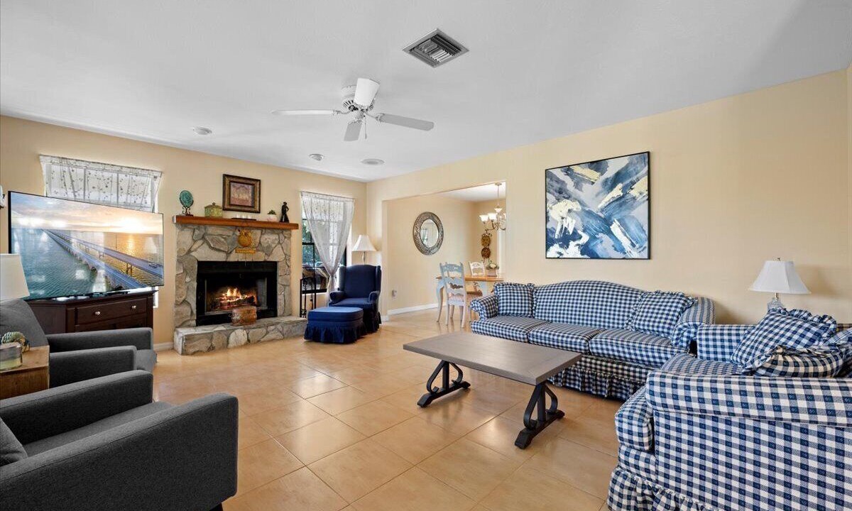 Photo of Livingroom in White City