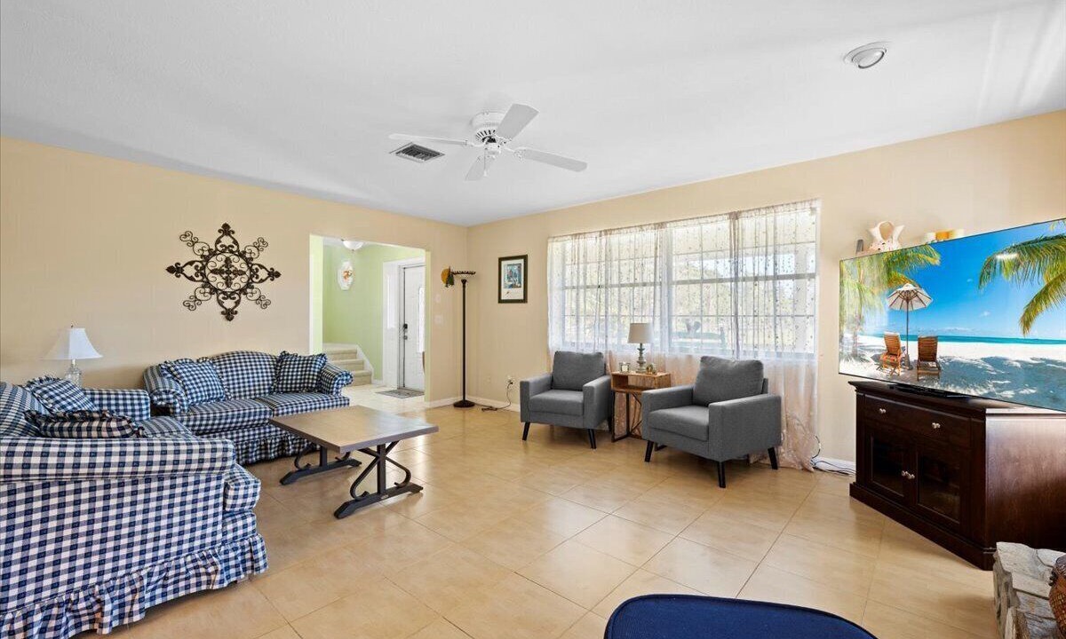 Photo of Livingroom in White City