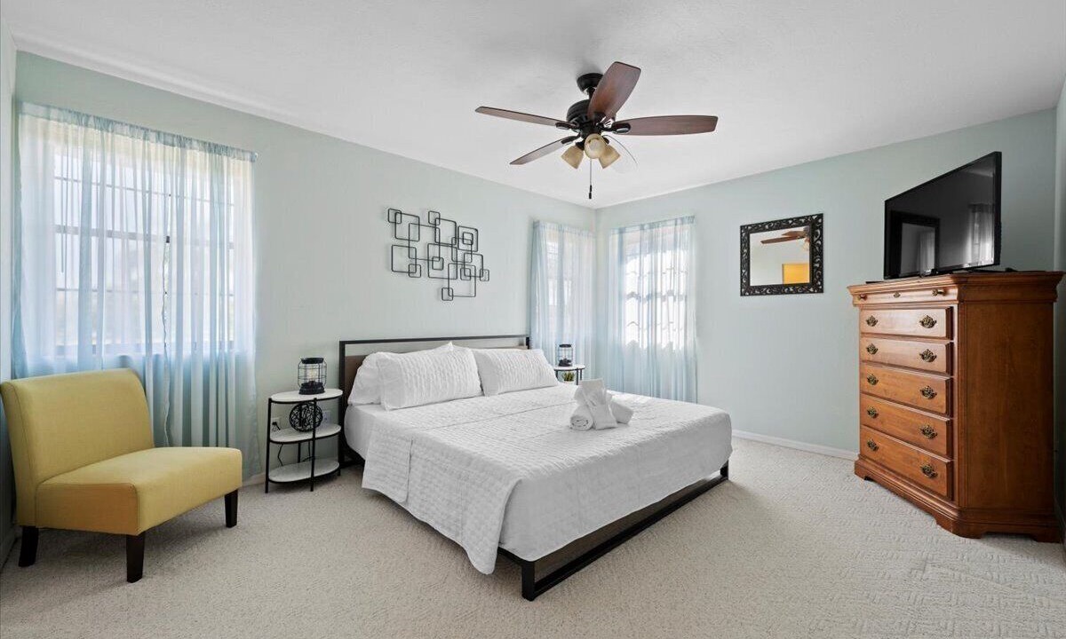 Photo of Bedroom in White City