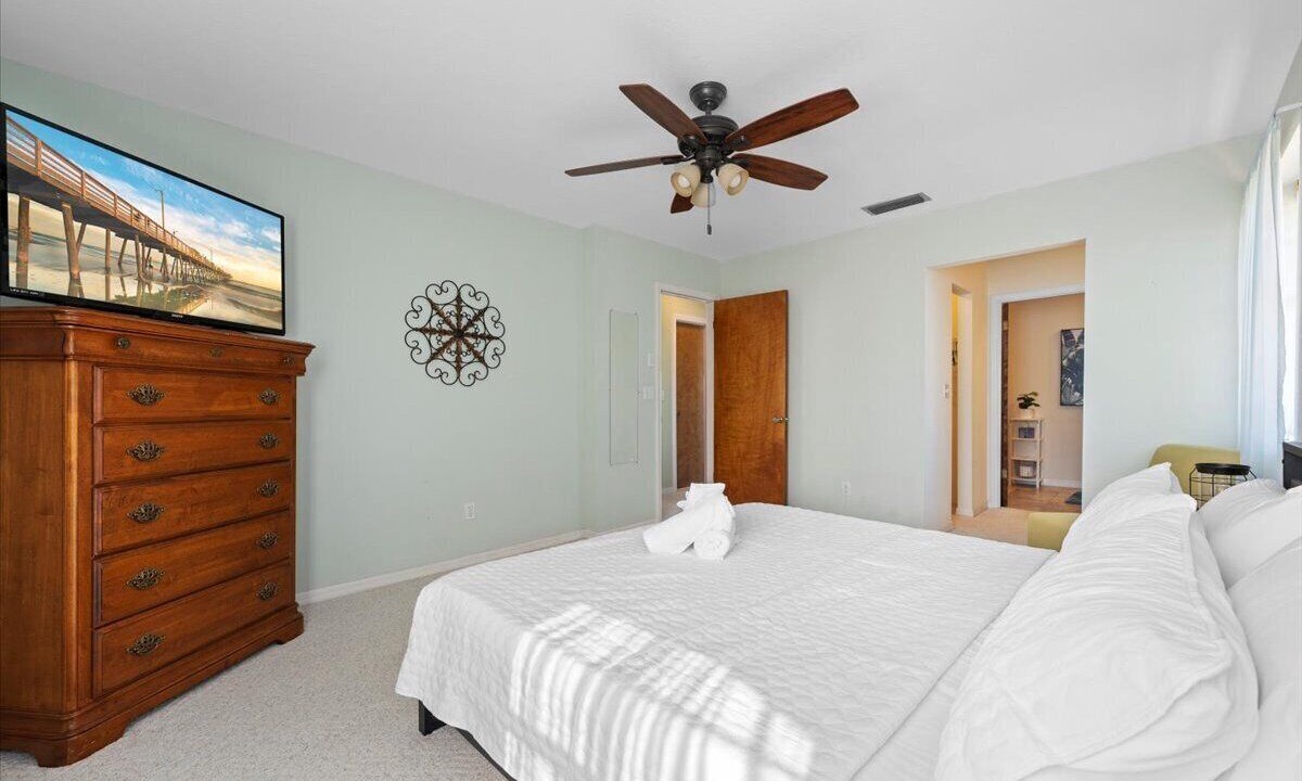 Photo of Bedroom in White City