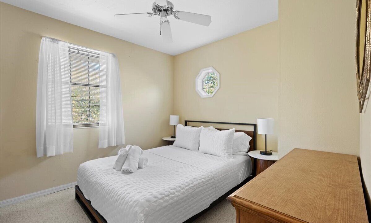 Photo of Bedroom in White City