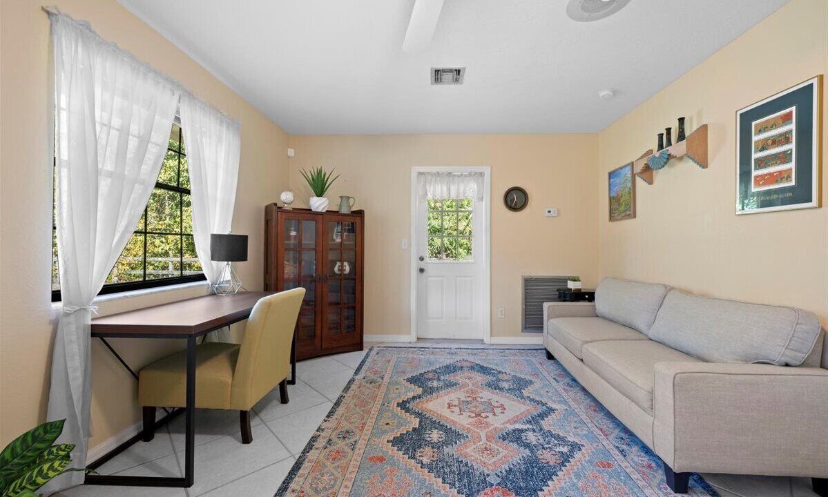 Photo of Livingroom in White City