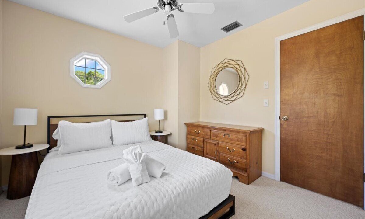 Photo of Bedroom in White City