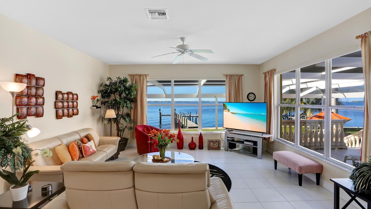 Photo of Bedroom in Yacht Club