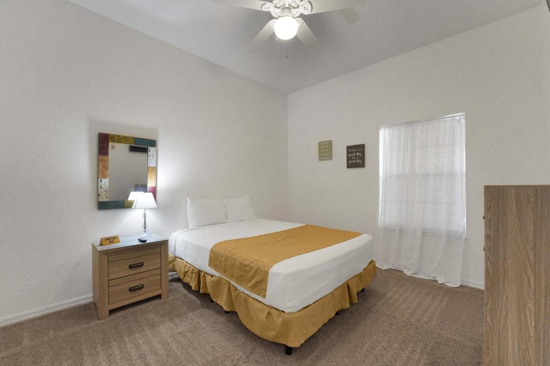 Photo of Bedroom in Bahama Bay