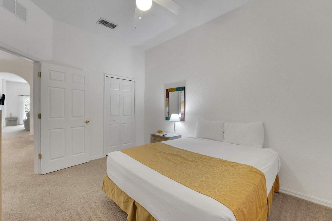 Photo of Bedroom in Bahama Bay