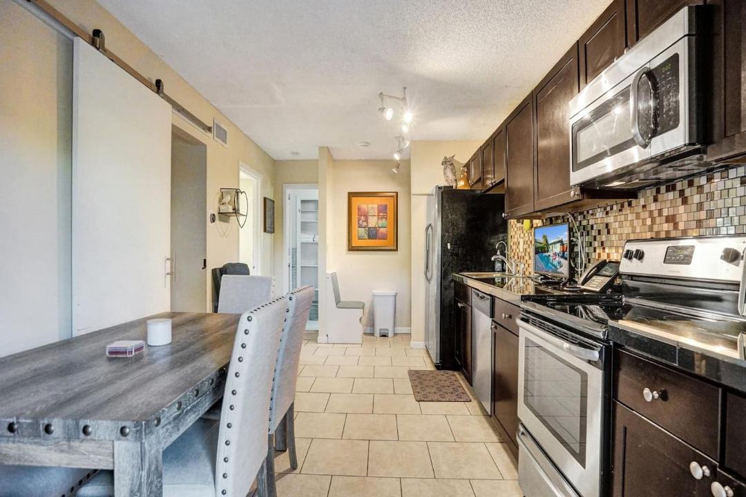 Photo of Kitchen in South Middle River