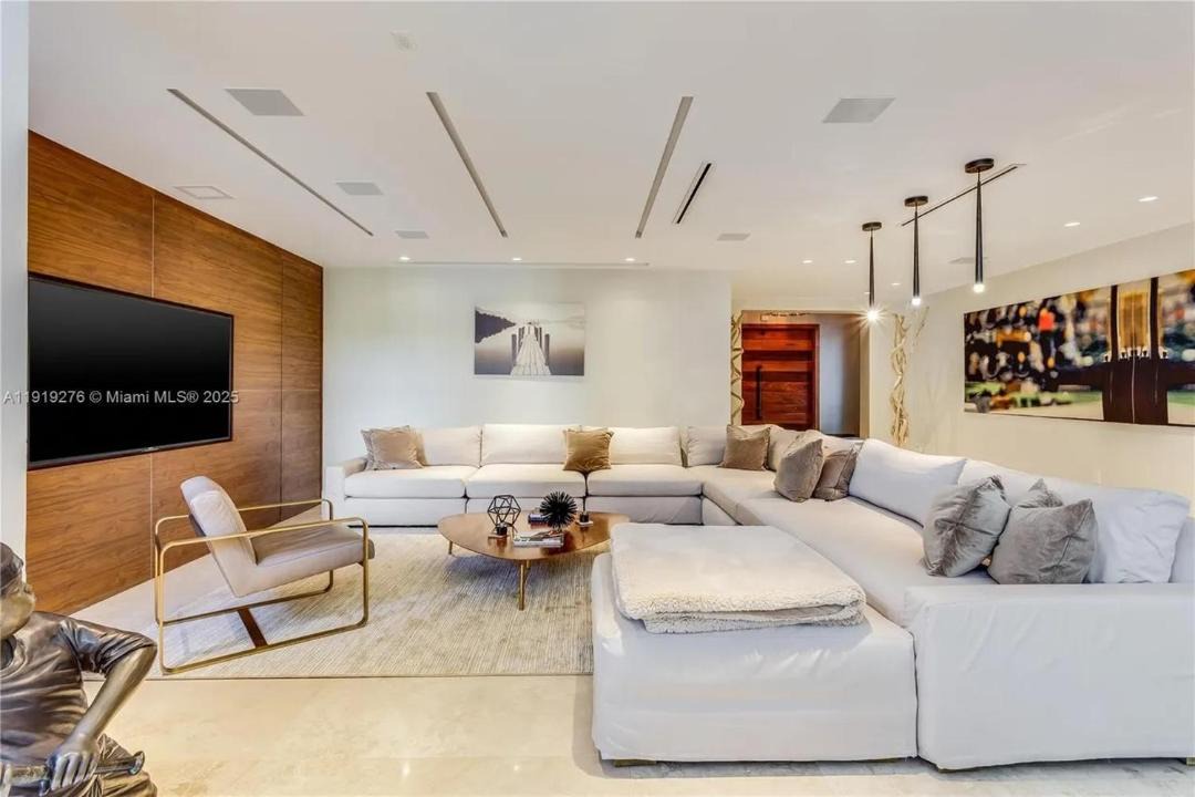 Photo of Livingroom in Northeast Coconut Grove