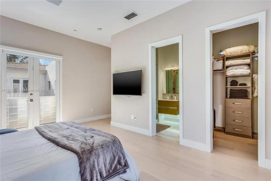 Photo of Bedroom in Northeast Coconut Grove