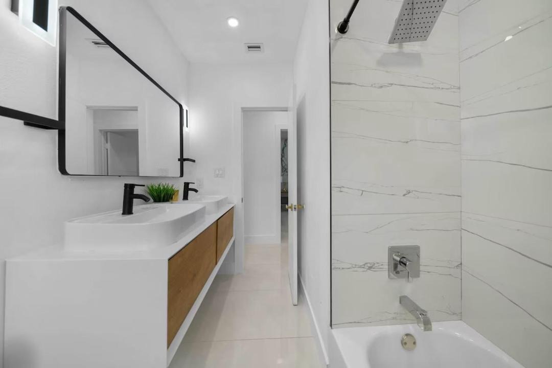 Photo of Bathroom in Golden Glades