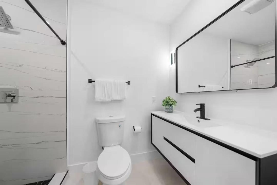 Photo of Bathroom in Golden Glades