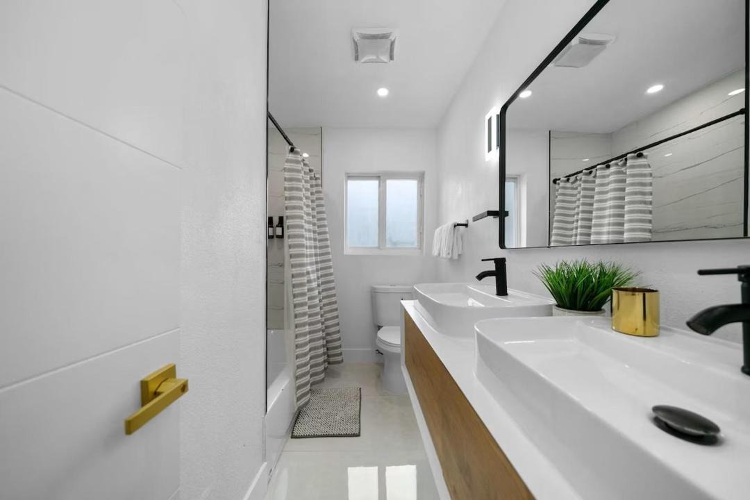 Photo of Bathroom in Golden Glades