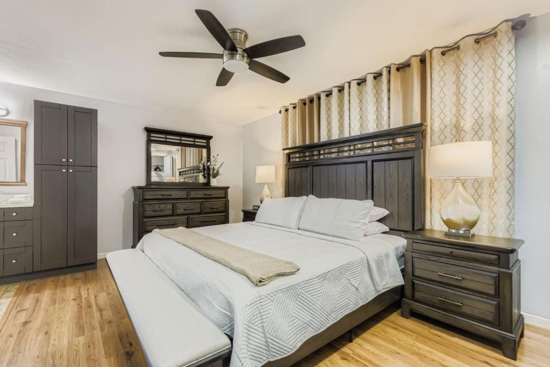 Photo of Bedroom in Town N County Park