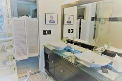 Photo of Bathroom in Juno Beach