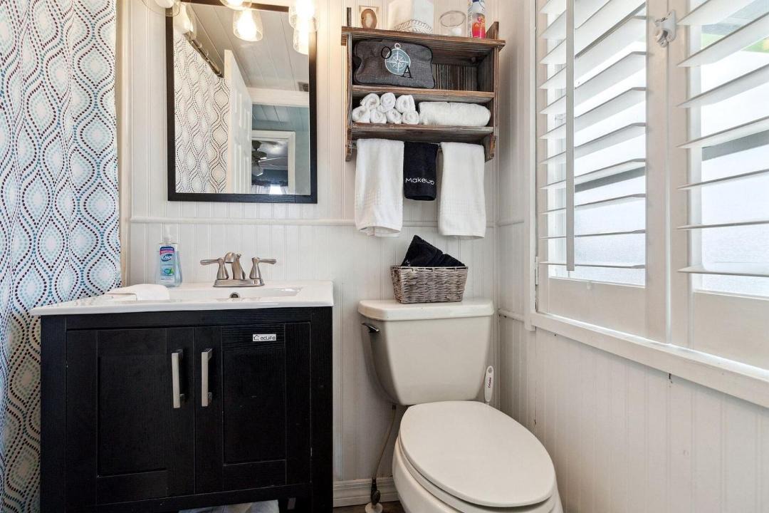 Photo of Bathroom in Flamingo Bay