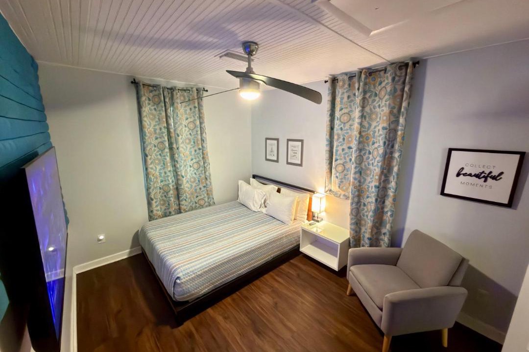 Photo of Bedroom in Cypress Gardens