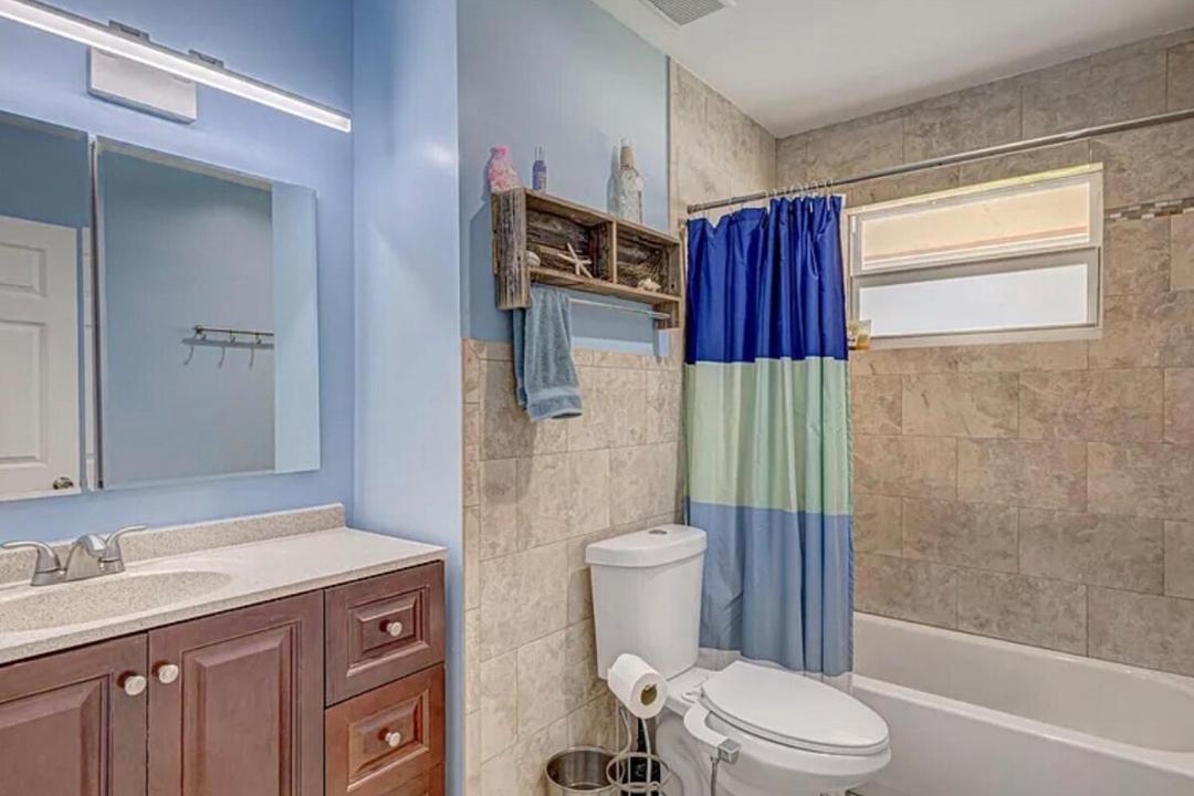 Photo of Bathroom in Lake Park