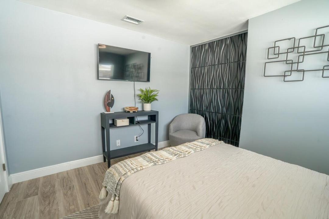Photo of Bedroom in Tampa Shores