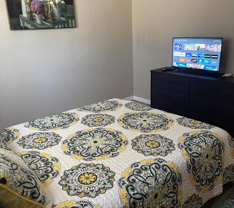 Photo of Bedroom in Edison Park Historic District