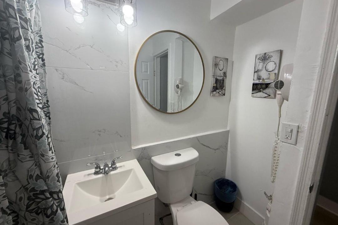 Photo of Bathroom in Little Haiti