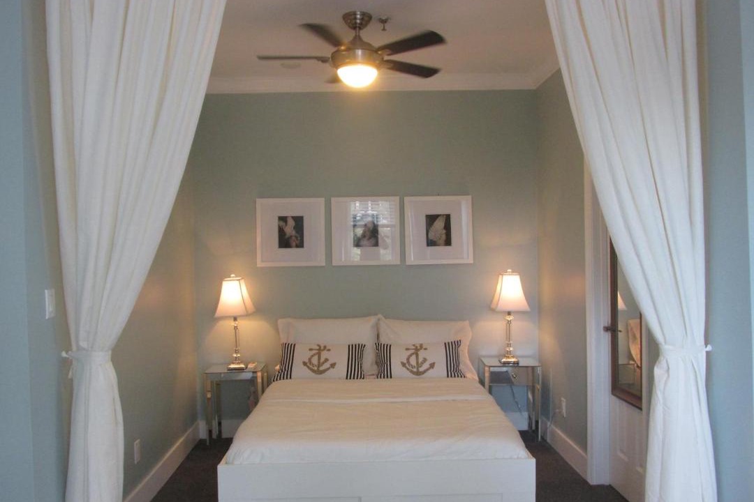 Photo of Bedroom in Mid Beach