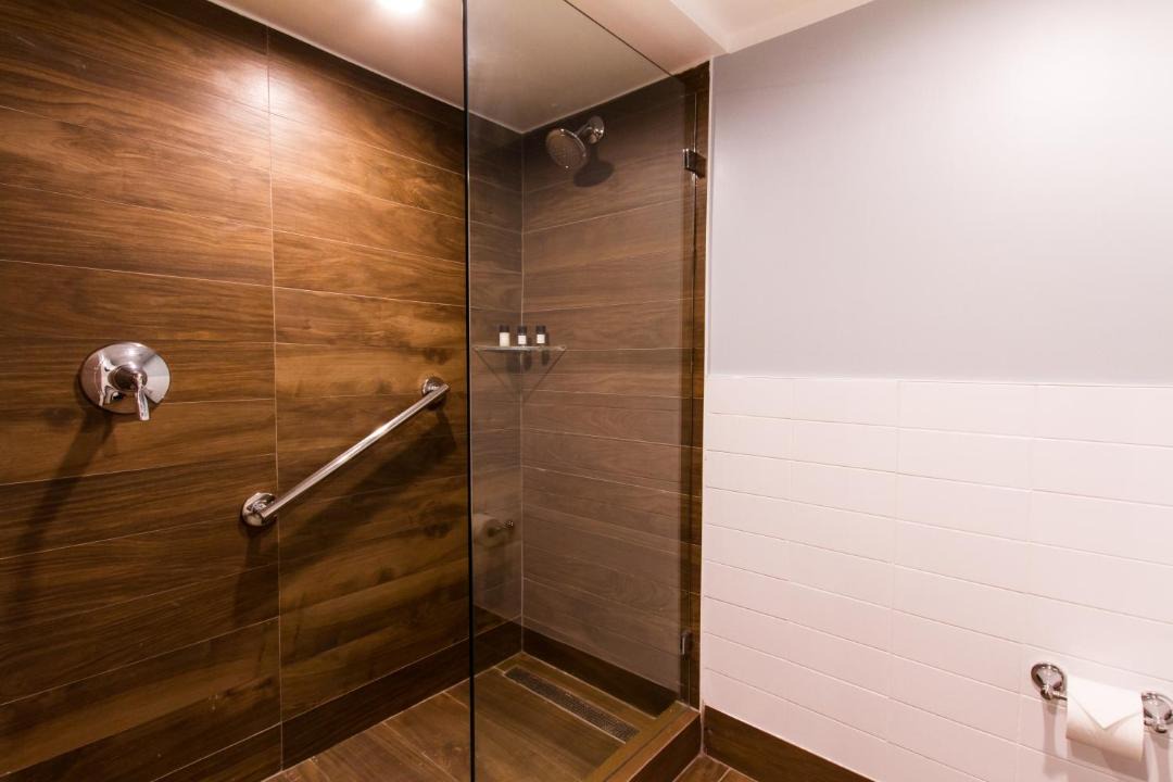 Photo of Bathroom in Marathon