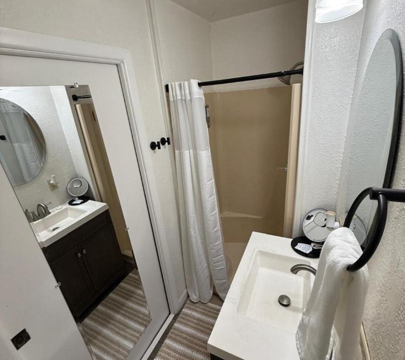Photo of Bathroom in Auburndale