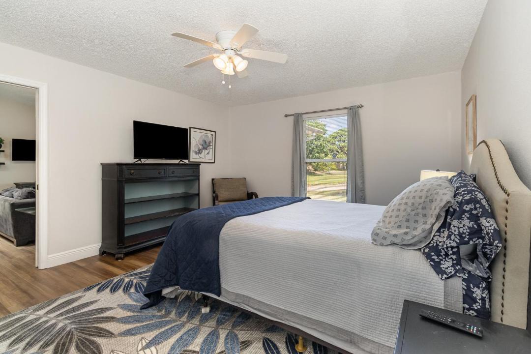 Photo of Bedroom in Lakeside