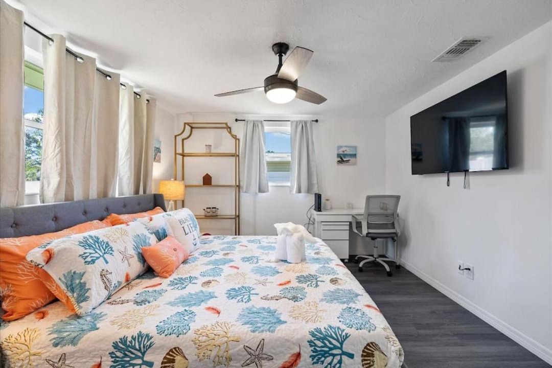 Photo of Bedroom in Gulf Gate Estates