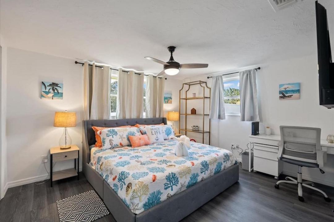 Photo of Bedroom in Gulf Gate Estates