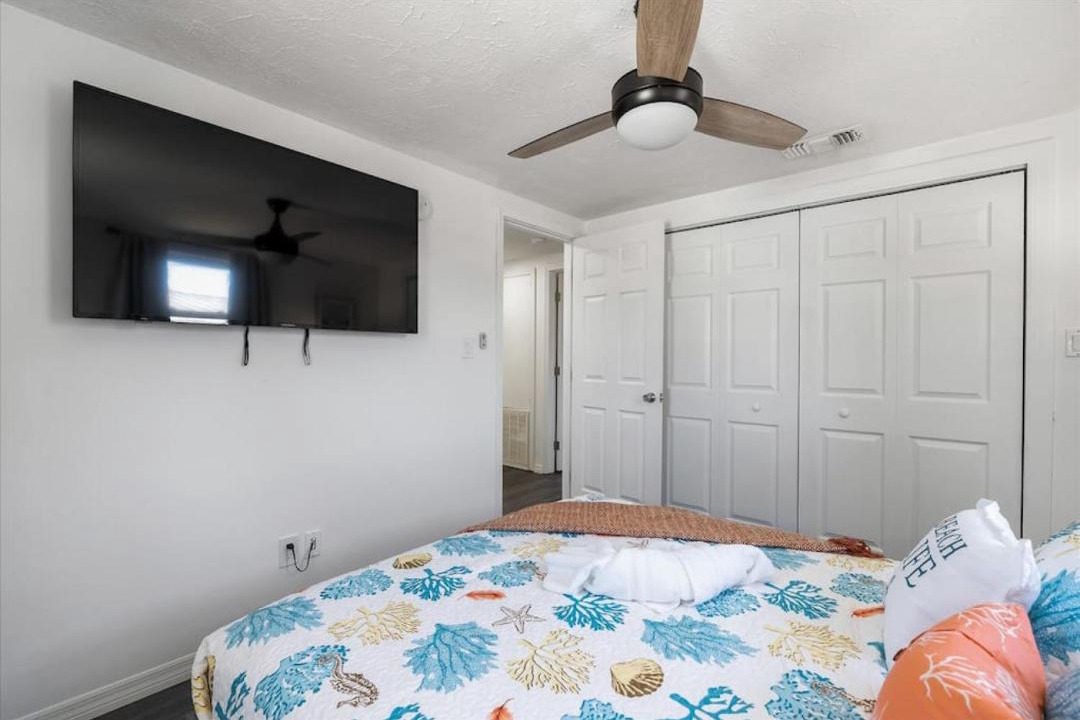 Photo of Bedroom in Gulf Gate Estates