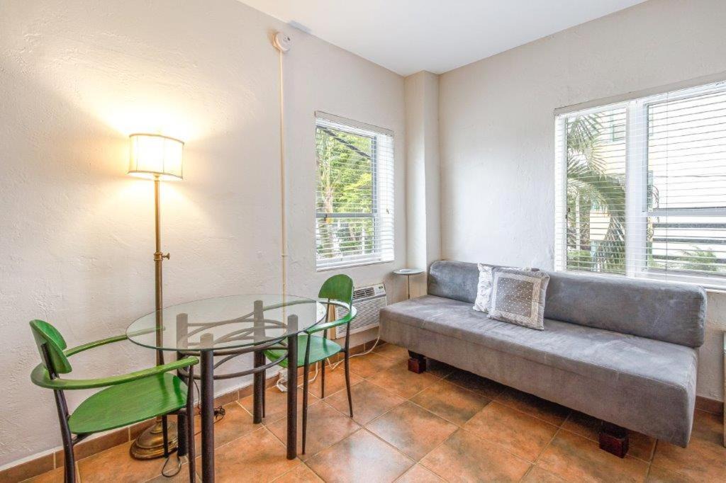Photo of Livingroom in Bayshore