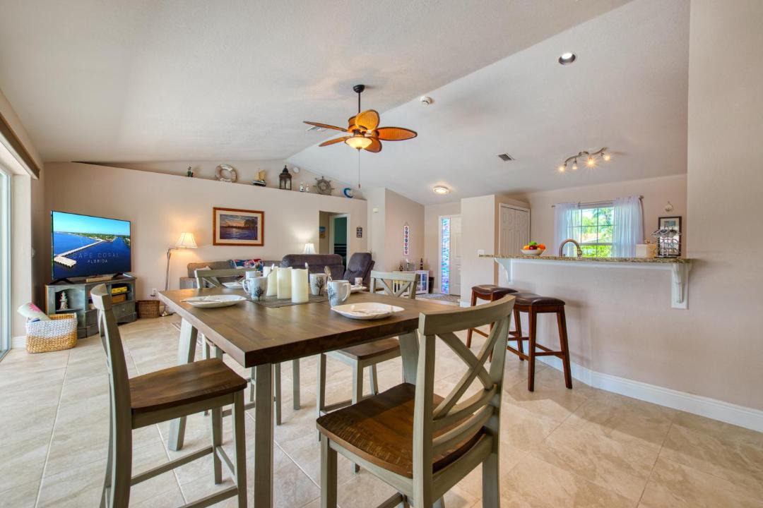 Photo of Livingroom in Caloosahatchee