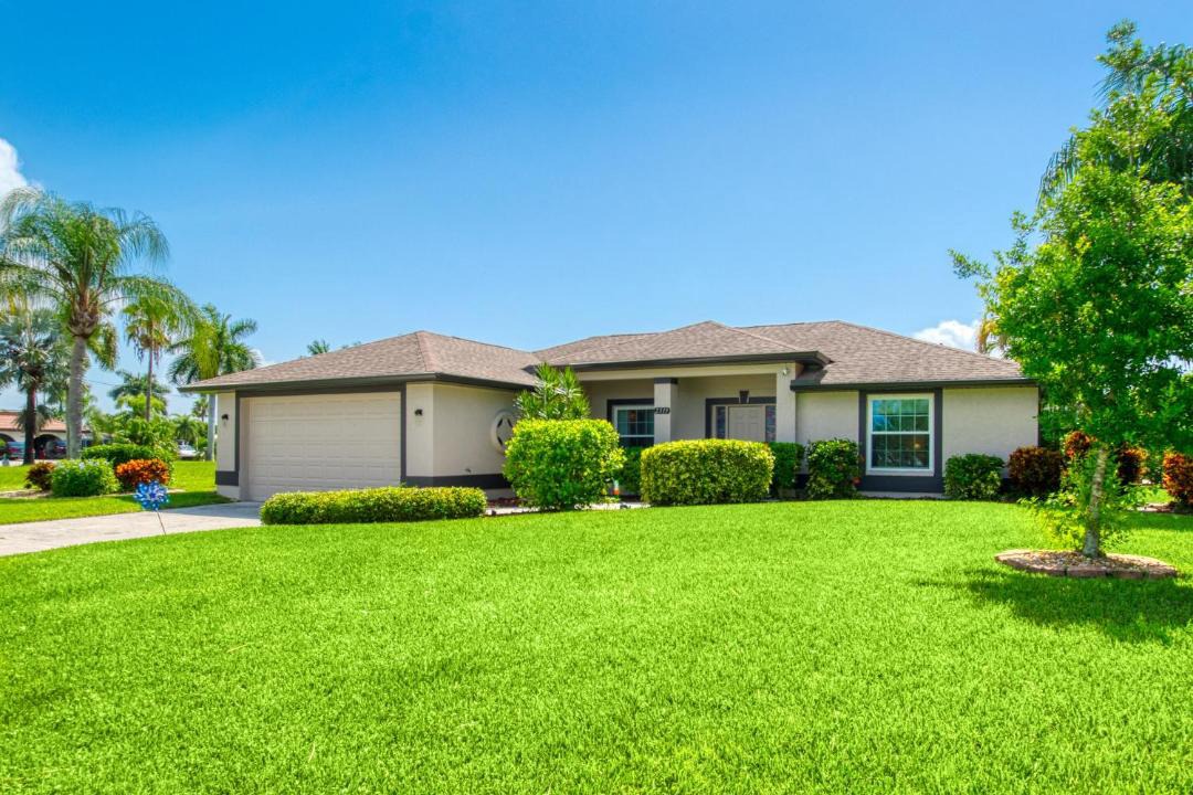 Photo of Buildings in Caloosahatchee