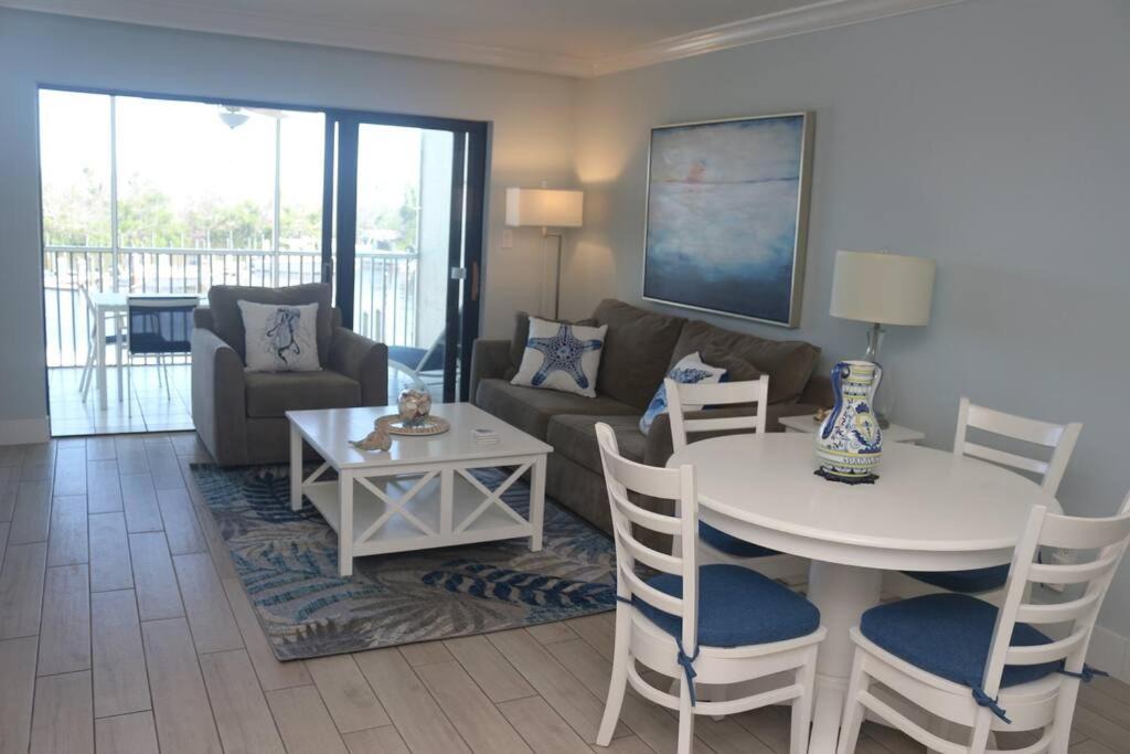 Photo of Livingroom in Captiva